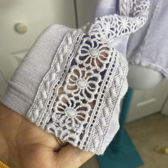 Deletta Women's Eyelet Long Sleeve Shirt Top Size XS Light Purple Curved Hem EUC - Picture 4 of 9